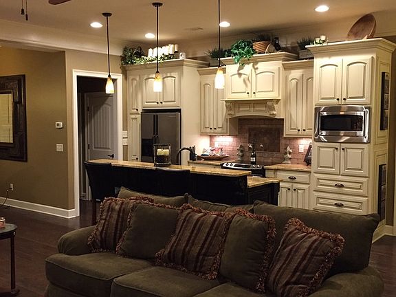 4th image of 706 Cambridge Ln