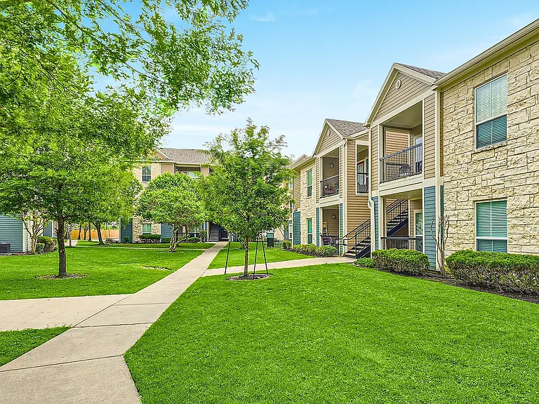 Eaglebrook Apartments — Photo 11
