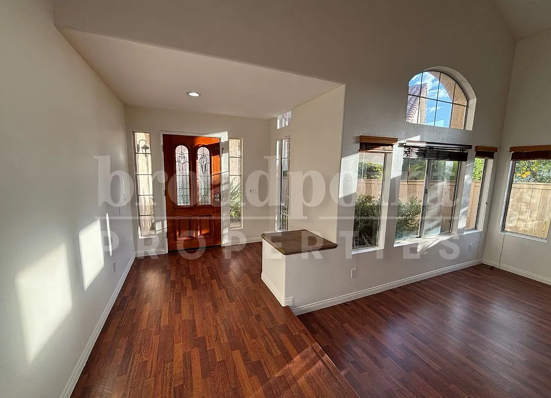 4 bed, 2.5 bath, 2272 sqft, $4,495 — Photo 2
