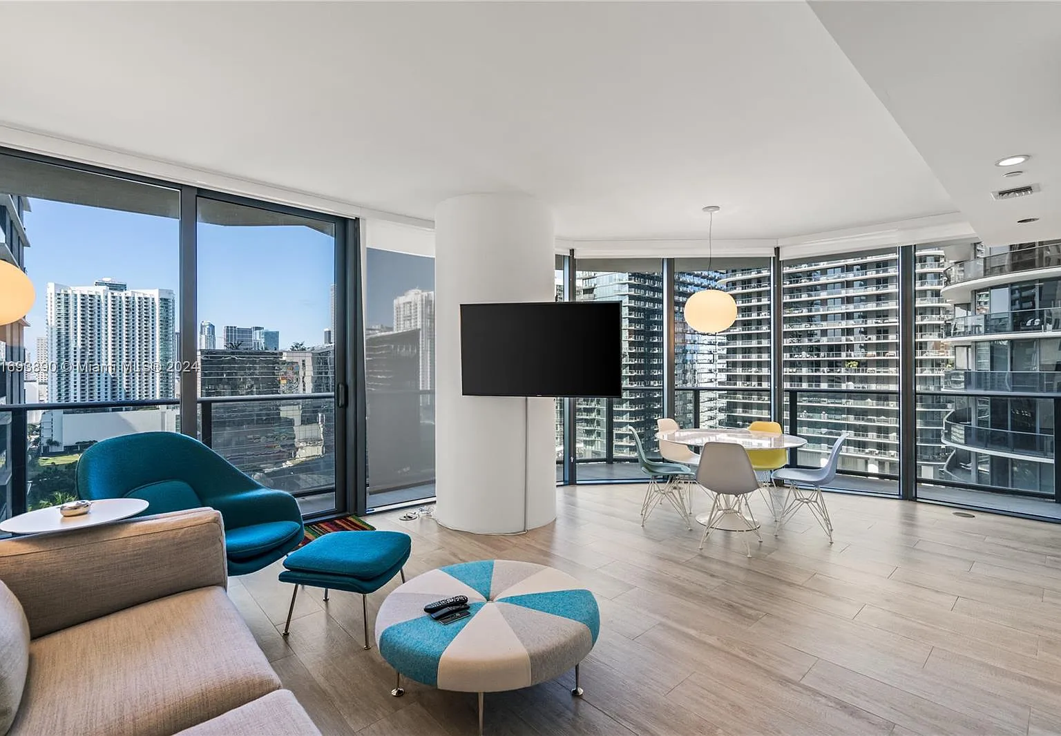 2 bed, 926 sqft, $6,000 — Photo 1