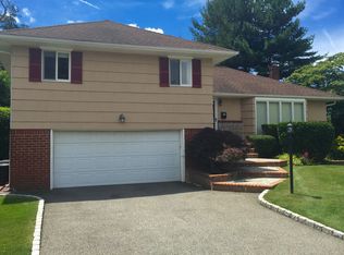 3 Beth Pl, Syosset, NY 11791