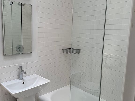 5th image of 304 W 106th St #5R