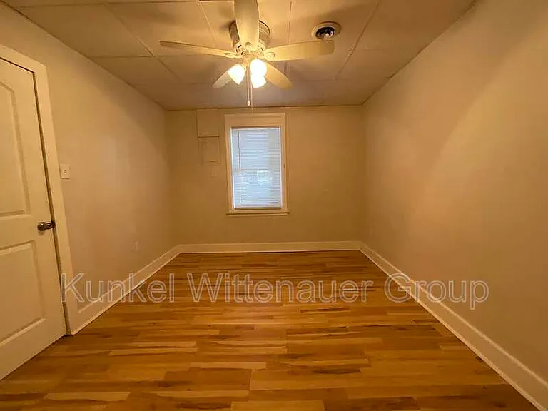 324 N Jackson St — Photo 7