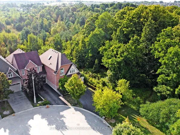 55 Carriage House Ct, Richmond Hill, ON L4E 4V3