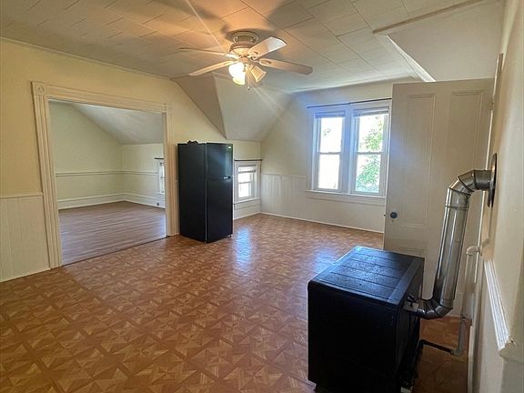 3rd image of 709 Maple St #3
