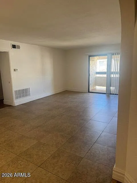 2 bed, 1184 sqft, $2,000 — Photo 4