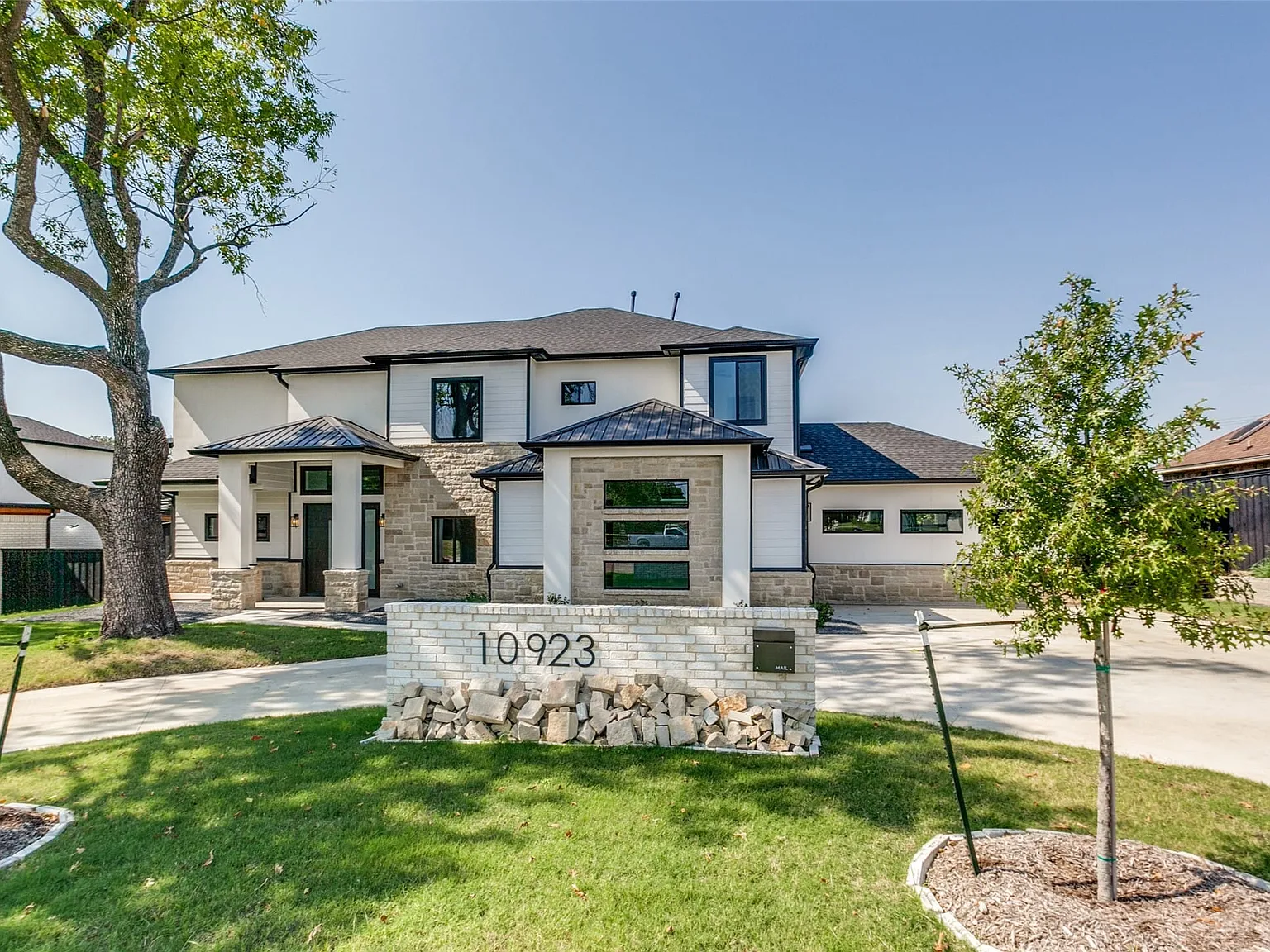 4 bed, 3.5 bath, 3801 sqft, $10,500 — Photo 1