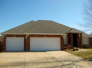 4802 S Ridgecrest Dr, Springfield, MO 65810