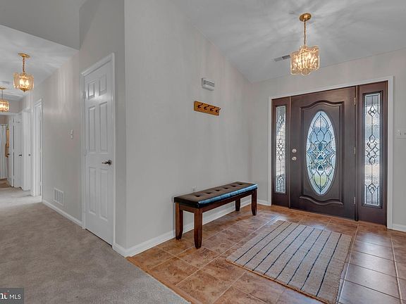 5th image of 950 Heather Way