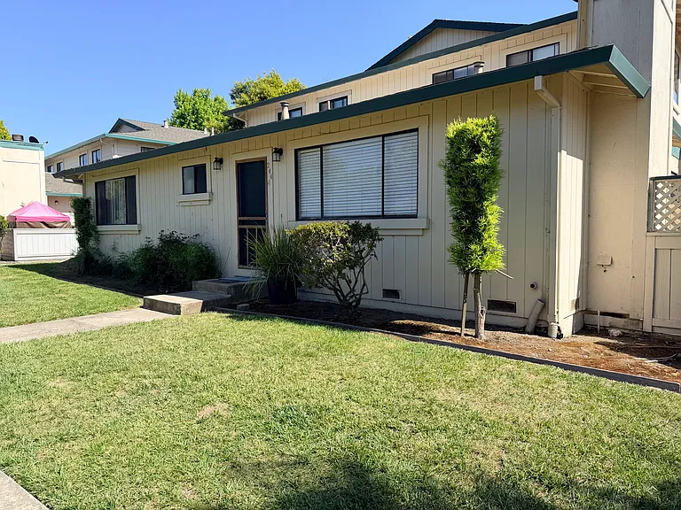 244 Green Meadow Dr #A — Photo 3