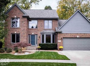 38033 Opatik Ct, Sterling Heights, MI 48312