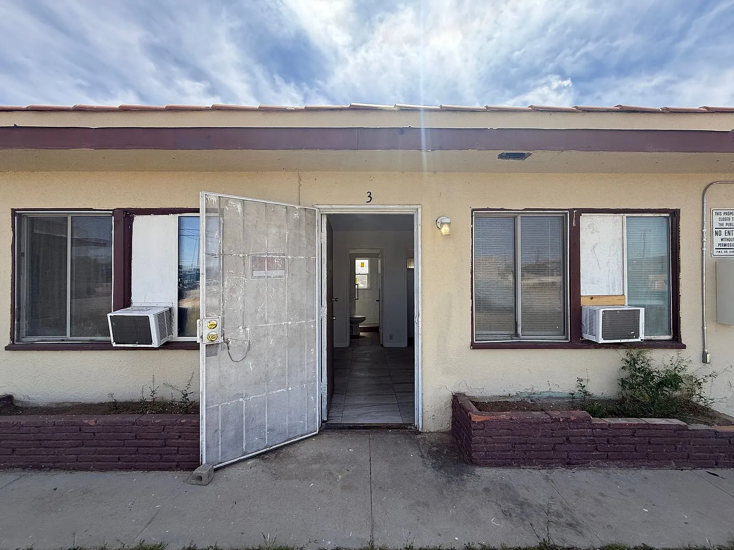 Palmdale Renovated Apartment — Photo 2