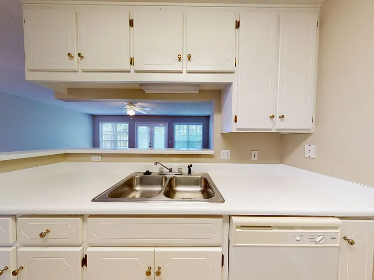 130 Woodmere Dr — Photo 15