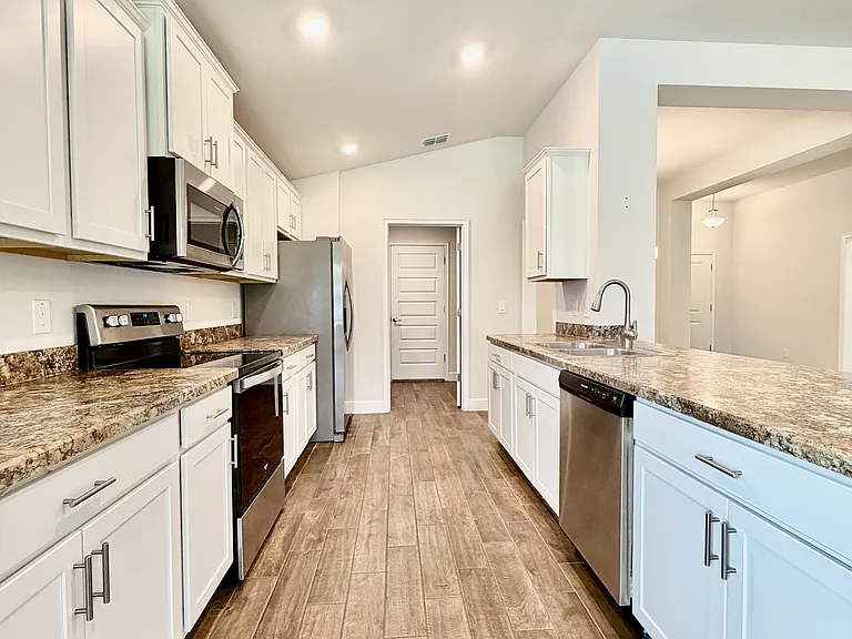 633 W Rexford Dr — Photo 8