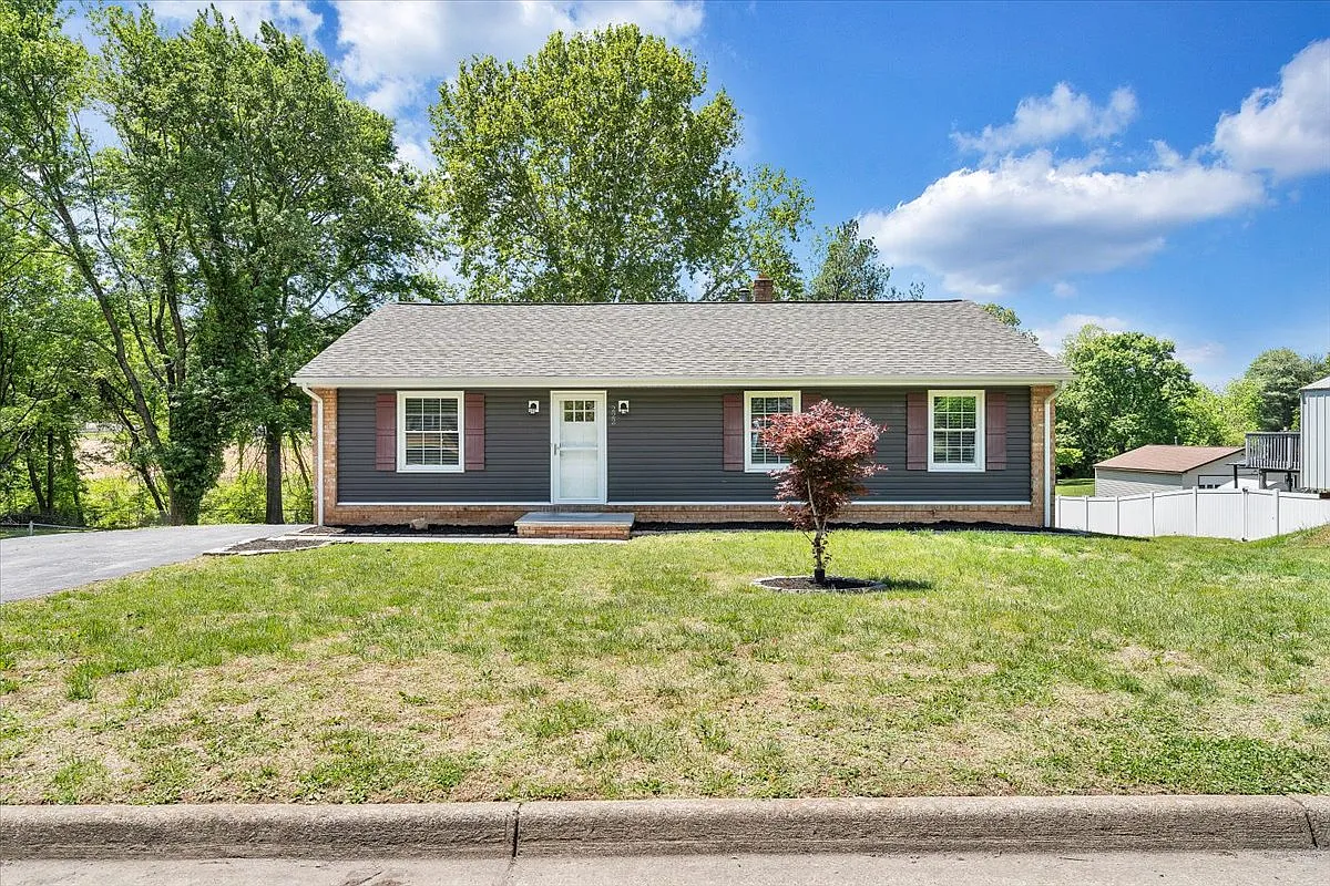 Building Photo - 222 Spring Grove Dr