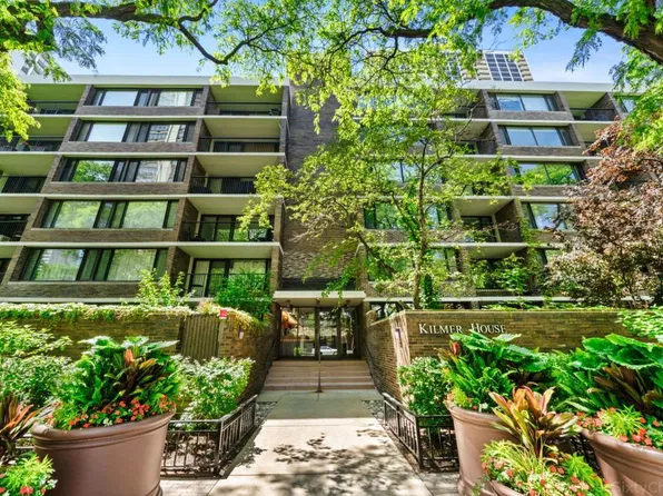 1555 N Sandburg Ter, Chicago, IL