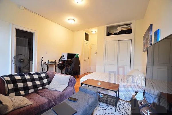 Rented by City Stop Realty | media 9