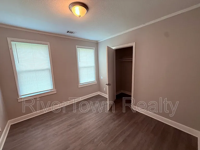 3175 Jackson Ave — Photo 4