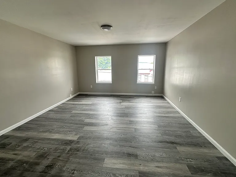 318-322 N Main St #3 — Photo 4