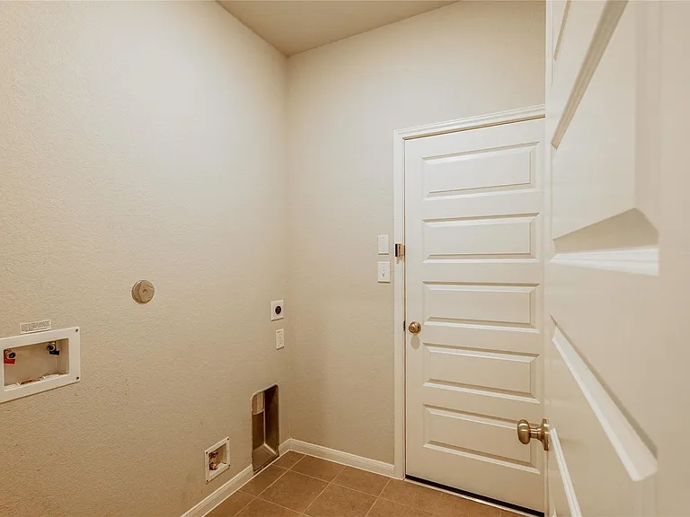 8414 Quiet Bay Dr — Photo 18