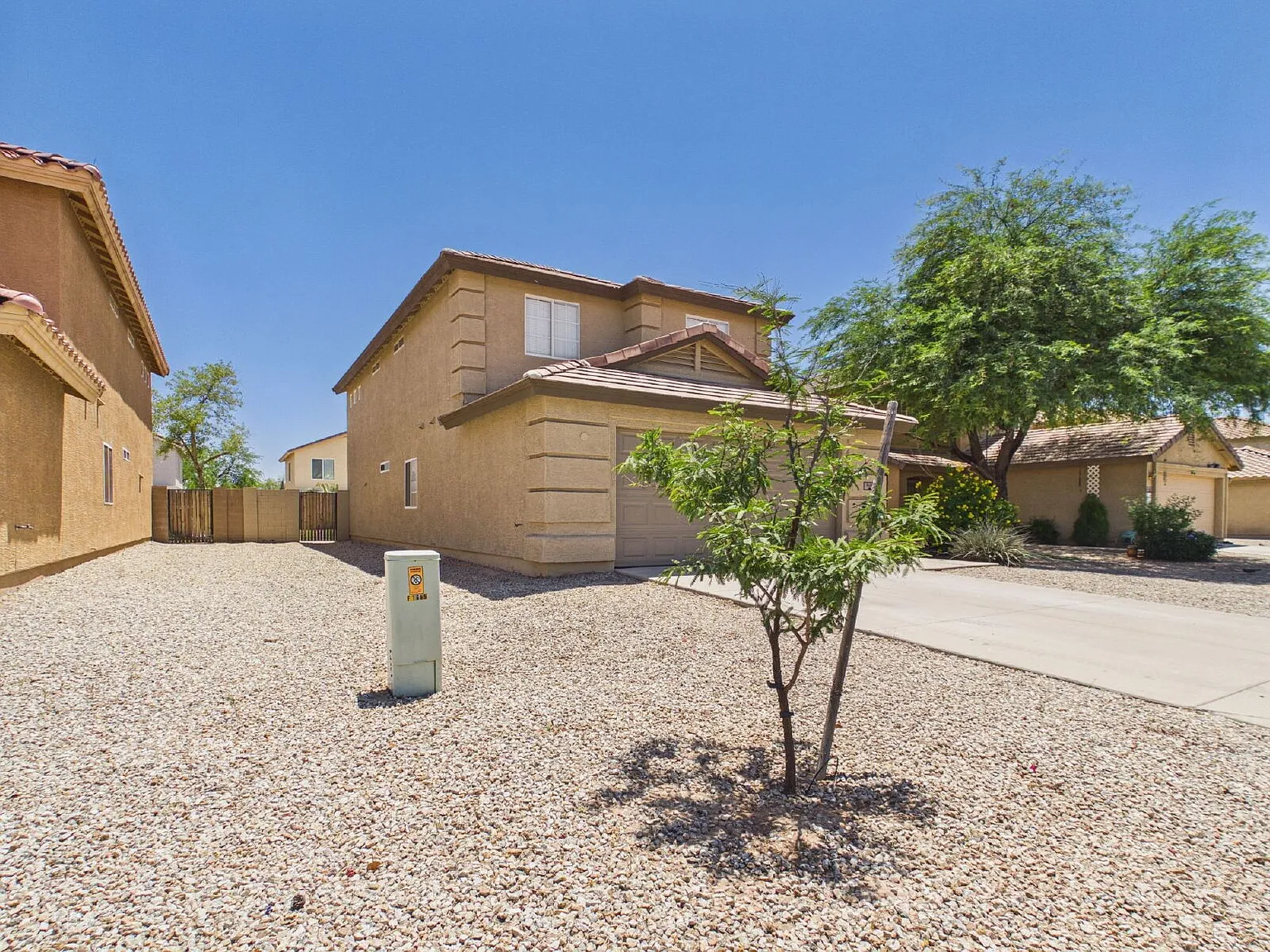 4 bed, 3.0 bath, 2300 sqft, $2,100 — Photo 3