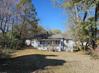 928 Forrest Dr, Mount Airy, NC 27030