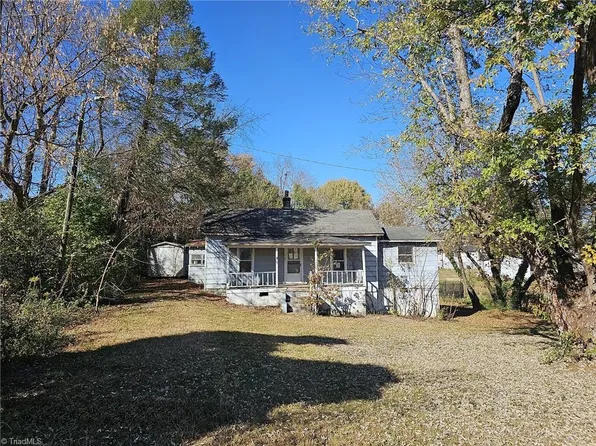 928 Forrest Dr, Mount Airy, NC 27030