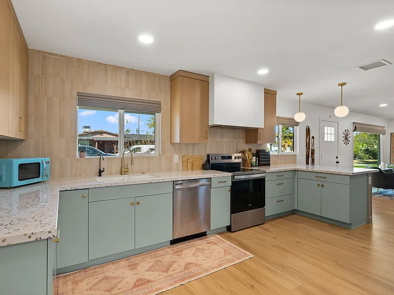 2115 N Normal Ave — Photo 10