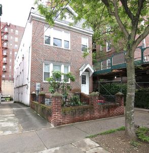 39-17 51 Street, Flushing, NY, 11377