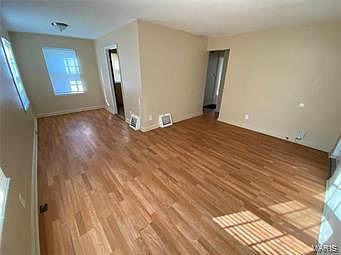 5th image of 353 Plaza Ave
