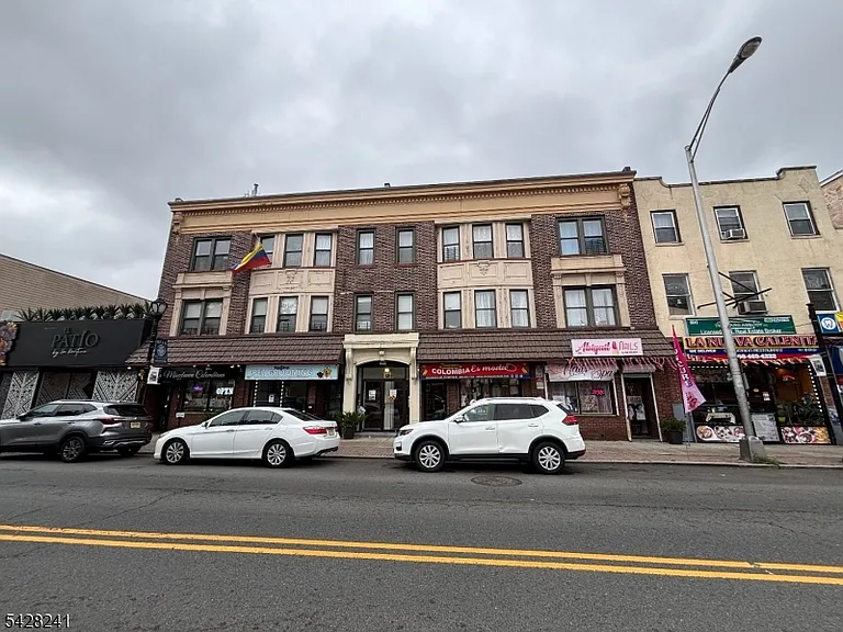276 Morris Ave #3 — Photo 9