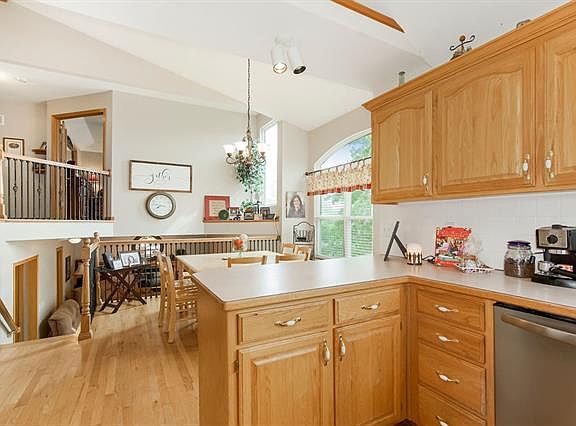 4th image of 617 Gateway Dr