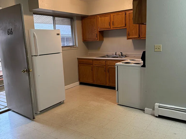 600 Walters St — Photo 3