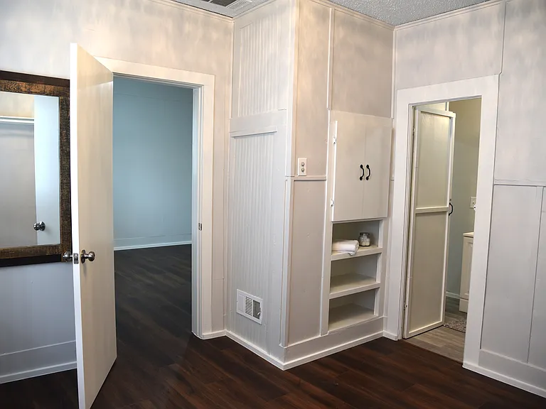 900 W Chestnut St — Photo 15