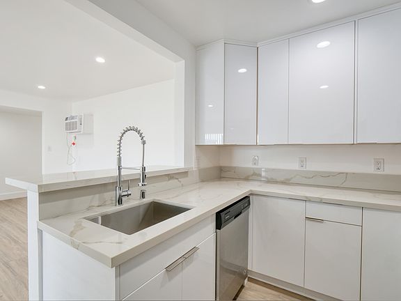 2nd image of 1933 S Bedford St #11