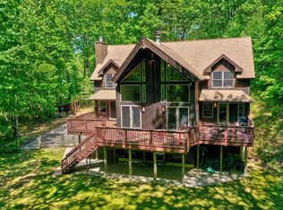 215 N Valley Rd, Pelham, MA 01002