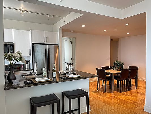 5th image of 1510 Lexington Ave APT 17J