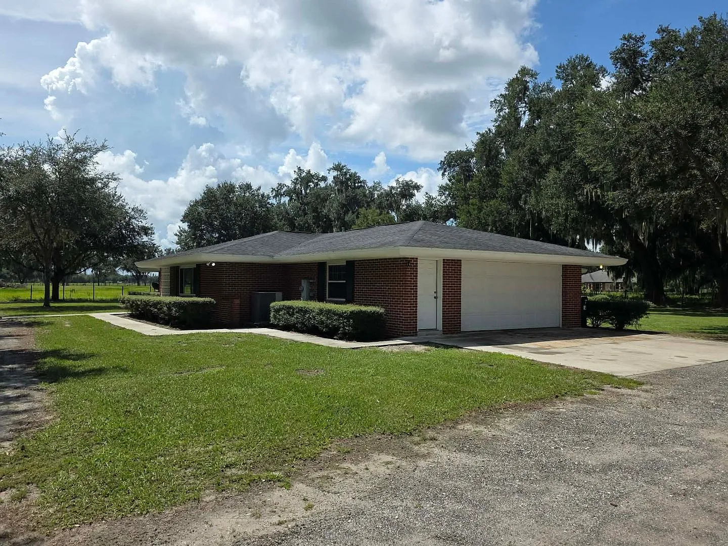 5 Bedroom 3 Bath Home with Pool available for Rent — Photo 2