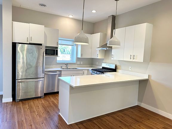 2nd image of 2411 2nd St NE