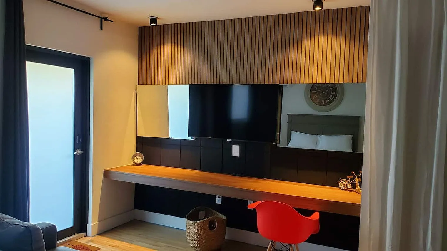 1 bed, 1.0 bath, 290 sqft, $3,626 — Photo 1