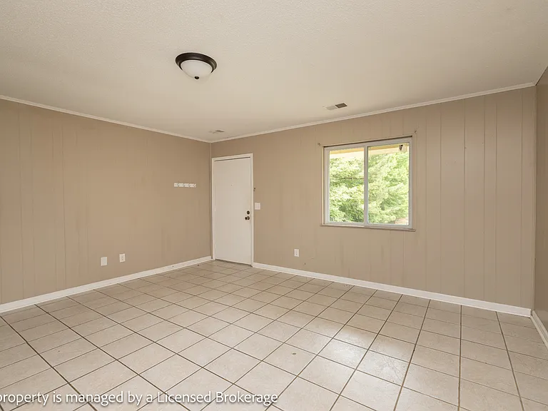 145 Brentwood Dr #1 — Photo 9