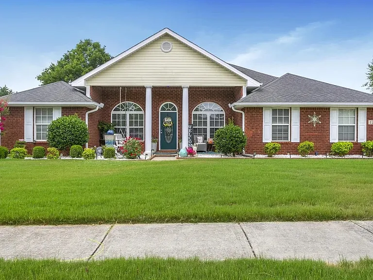 125 Coldsprings Dr — Photo 1