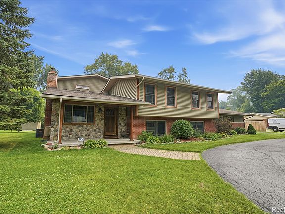 3rd image of 3454 Paddington Dr