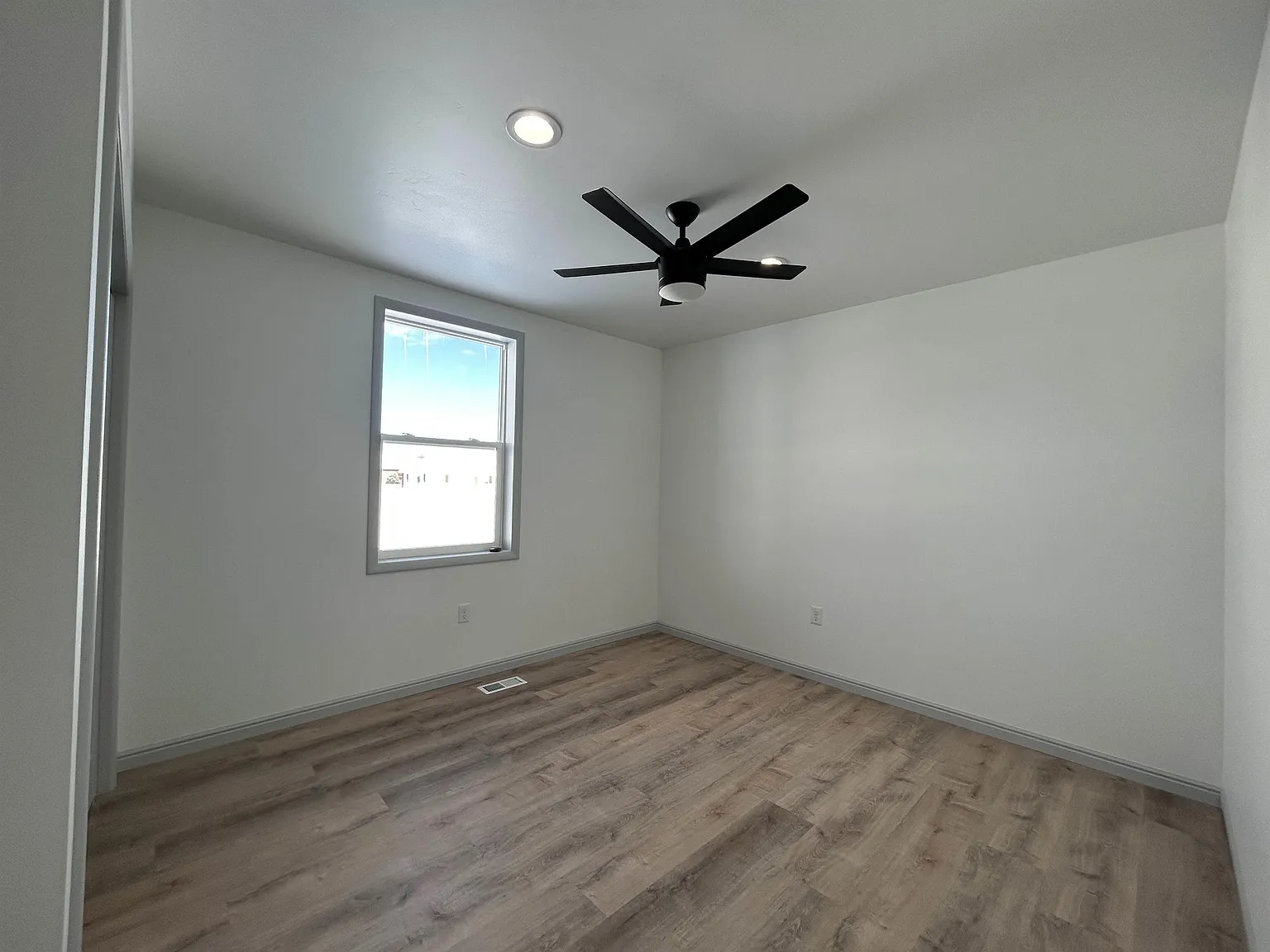 914 Riverbend Street - 1 — Photo 2