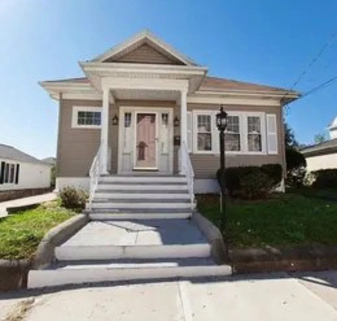 4 bed, 2000 sqft, $3,750 — Photo 1