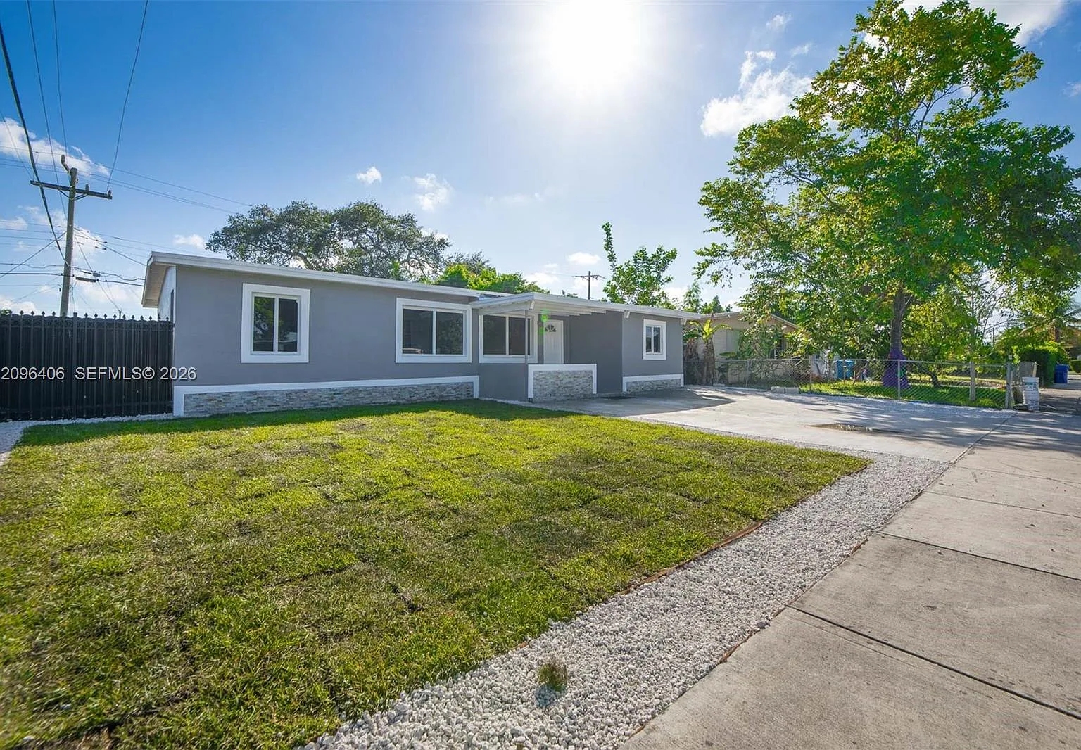 4 bed, 1160 sqft, $3,000 — Photo 1