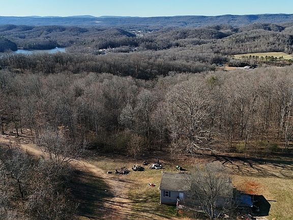4th image of 222 White Pine Rd