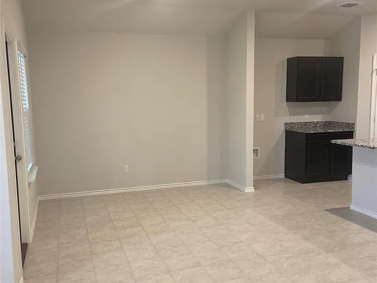 516 Taggart Trl — Photo 3