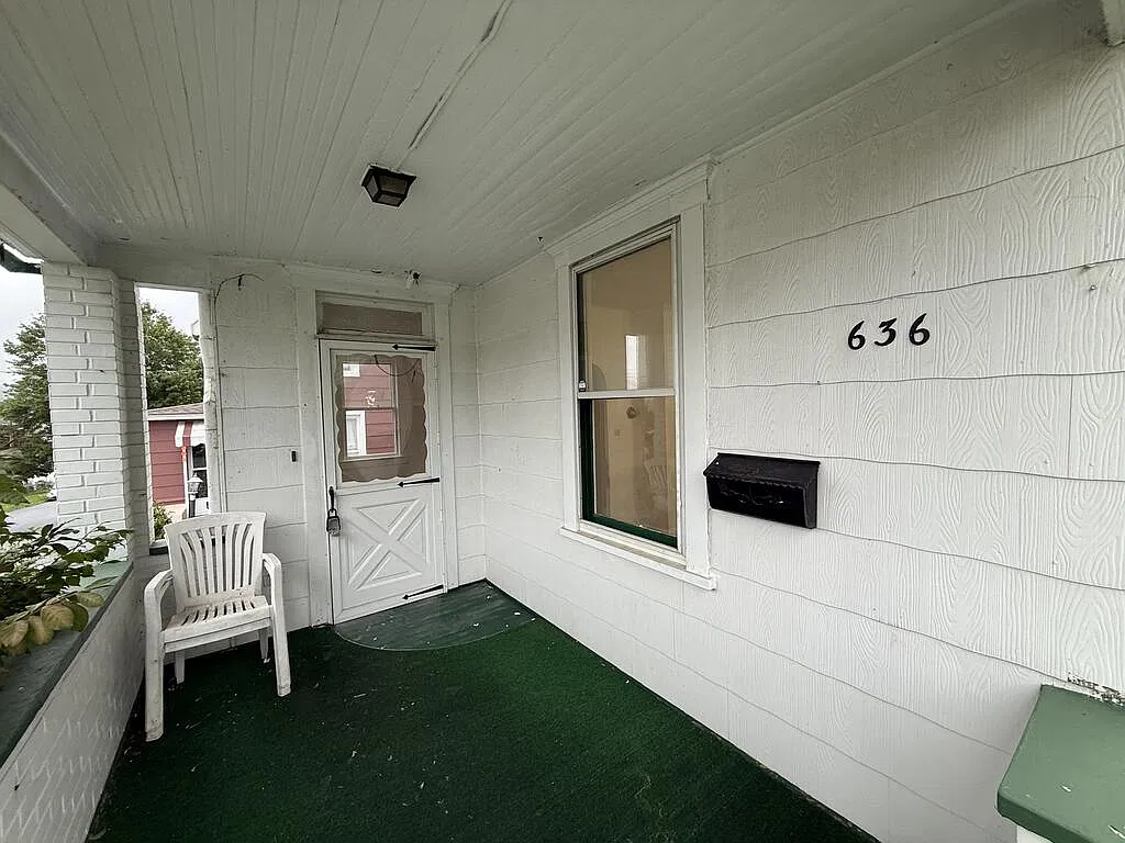 3 bed, 1.0 bath, $1,100 — Photo 4