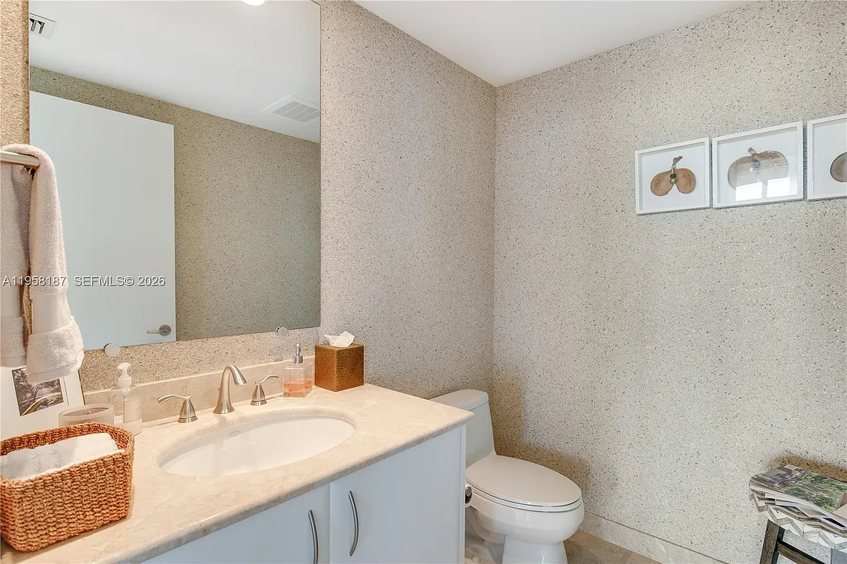 Building Photo - 1331 Brickell Bay Dr #3311